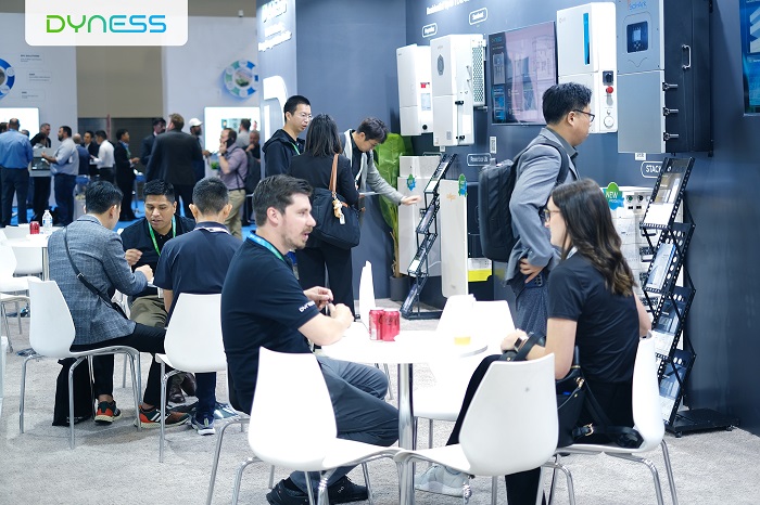 共襄盛举：RE+ 2025 大秦数能全场景储能解决方案闪耀“不夜城”