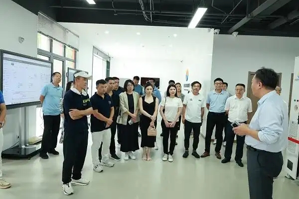 万科集团＆深石集团创始人王石率队到访弘正储能，共探能源合作新路径