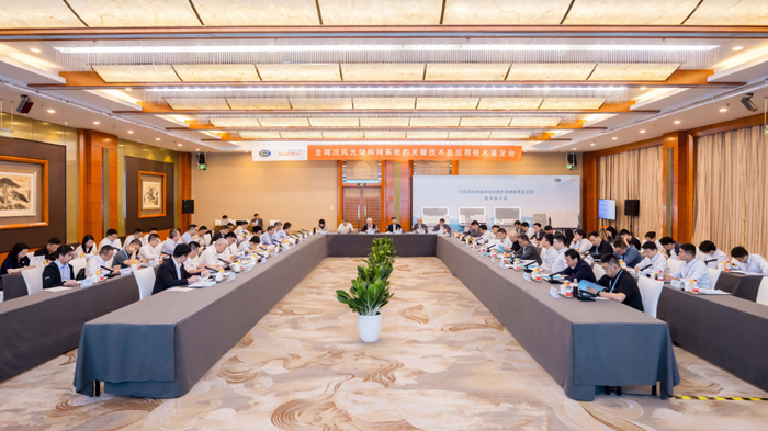 构网技术突破高壁垒，风光储全场景系统级构网启幕